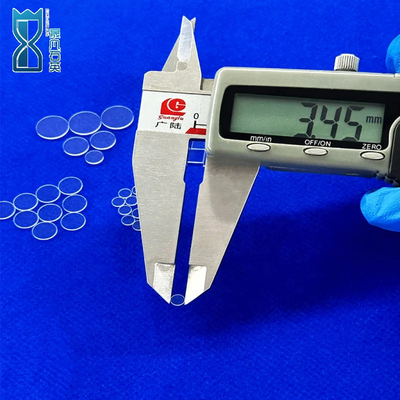 Cortes a laser de vidro transparente de quartzo de dimensões ultrapequenas