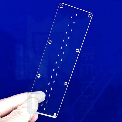 Fábrica de alta transmissão de luz Laser personalizado Quartz perfurado folha de vidro Quartz fundido
