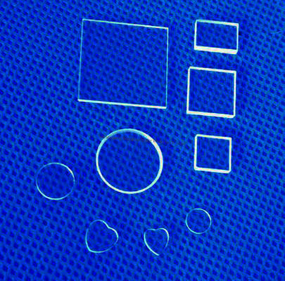 Placa de vidro de quartzo transparente com alta transmissão de luz, resistência a altas temperaturas e resistência à corrosão para aplicações técnicas
