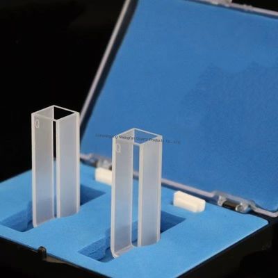 As cubetas de quartzo resistentes à corrosão e altamente transparentes são utilizadas em espectrômetros e espectrofotômetros